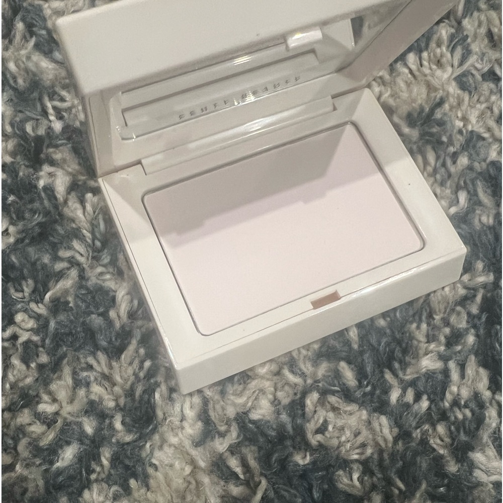 Invismatte blotting powder  from fenty